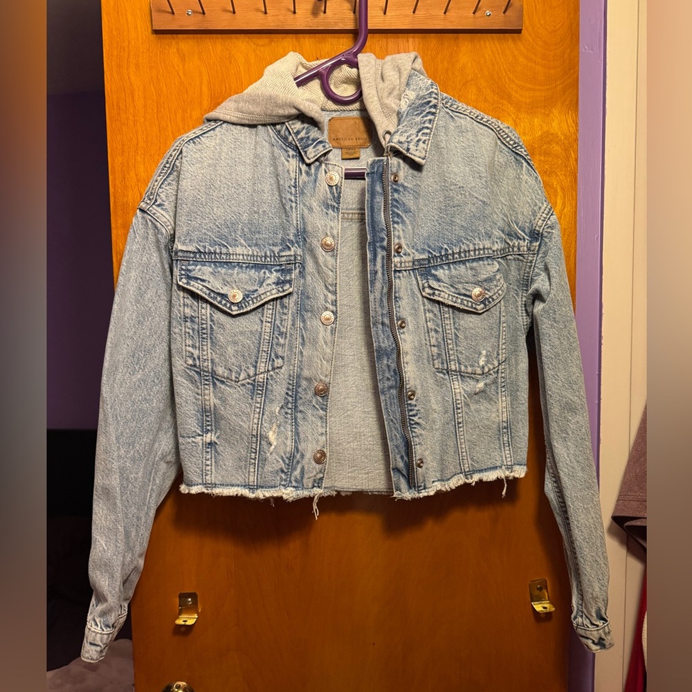 EUC American Eagle Outfitters Light Blue Distressed Denim Jacket. Size Small